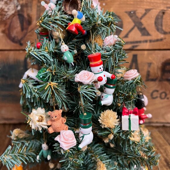 Table-Top Christmas Tree Tiny Wood Ornaments Pink Roses Vintage - Picture 2 of 8